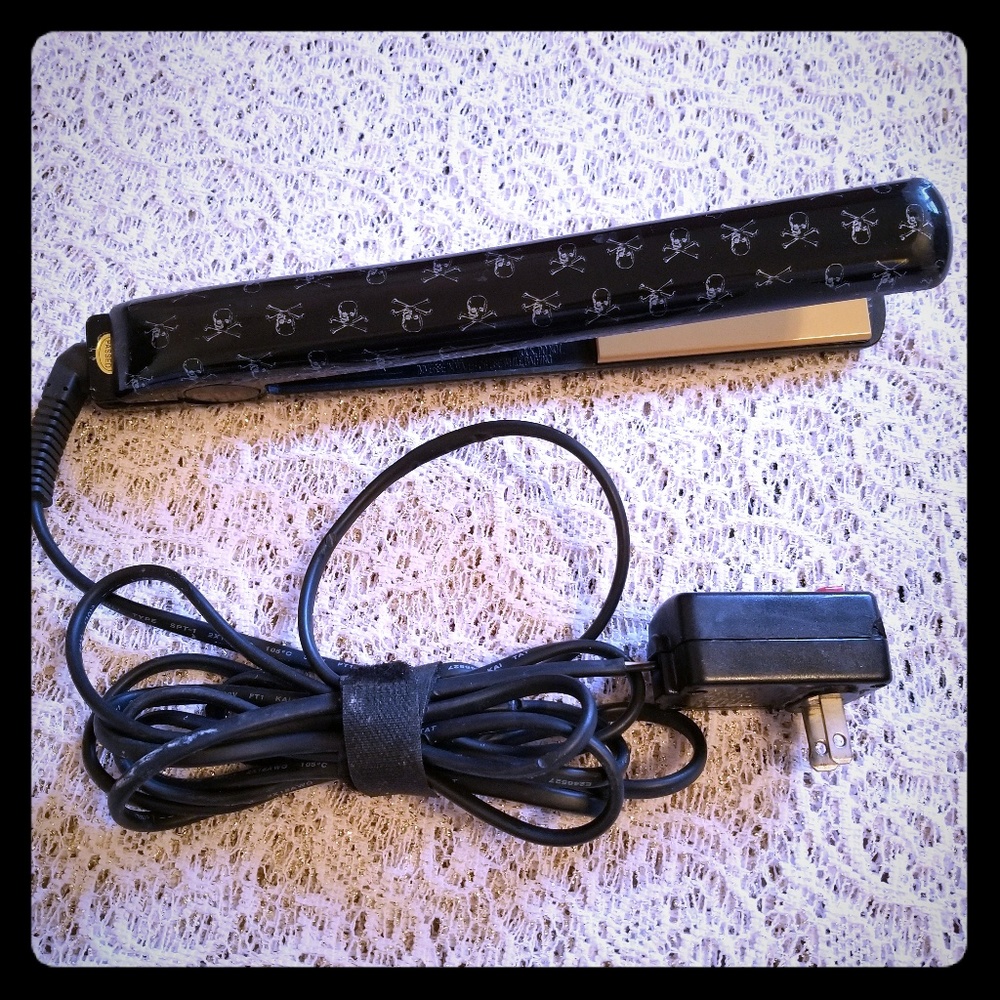 Chi Skull Flat Iron